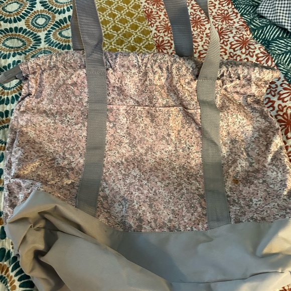 Thirty-One cinch top tote & matching pouch - Picture 5 of 9